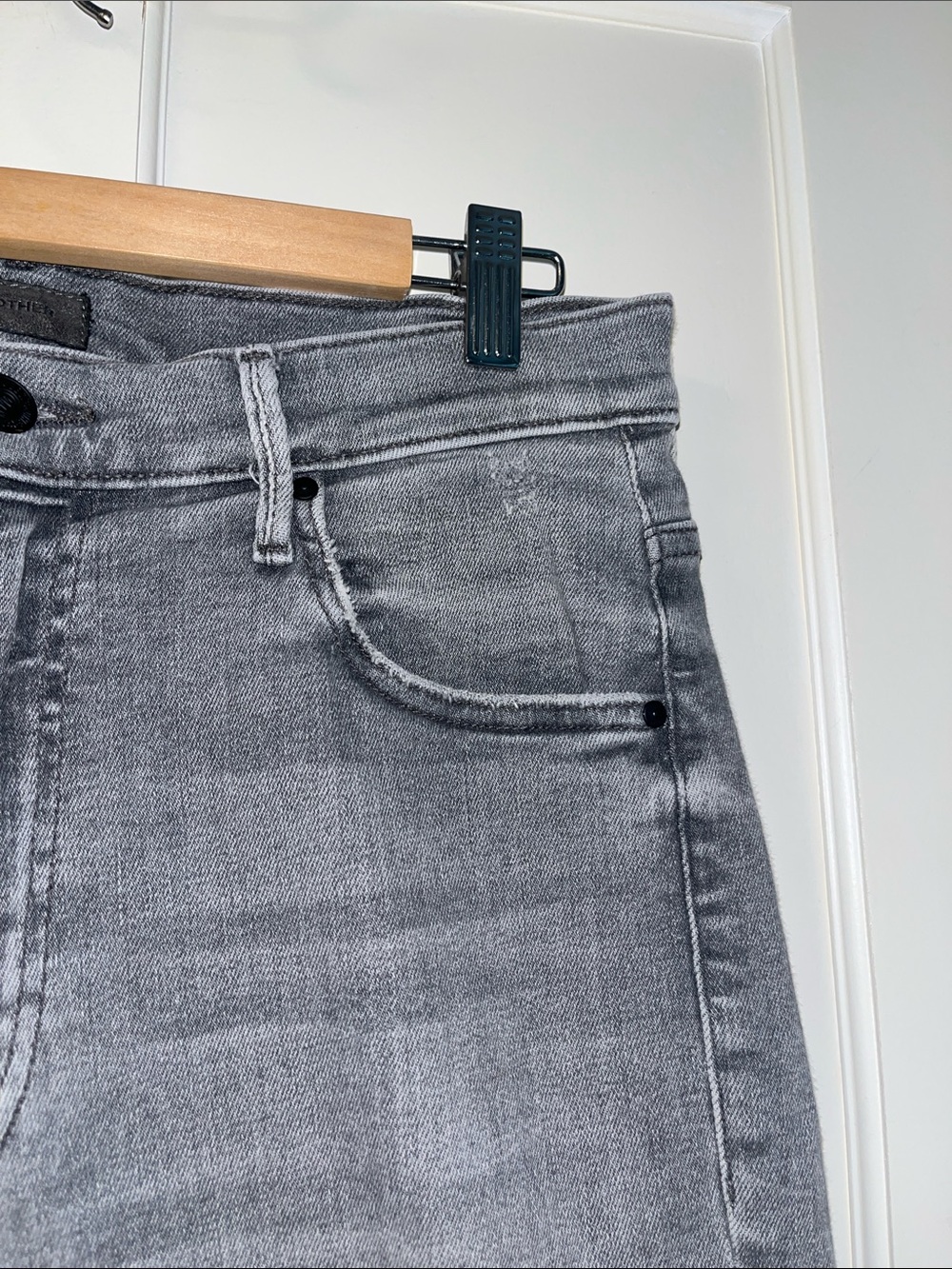 MOTHER The Insider Crop Step Fray stretch Jeans in Light Gray - Picture 5 of 7